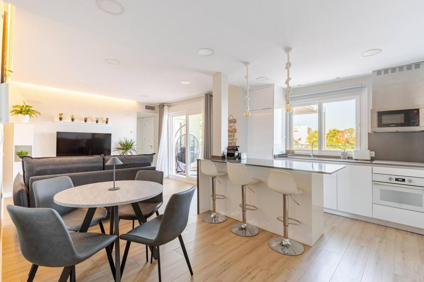 Apartament En Banana Junto Al Mar - *